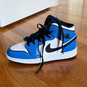 Nike Air Jordan 1 Mid SE (Black, Blue, and White High-Tops)